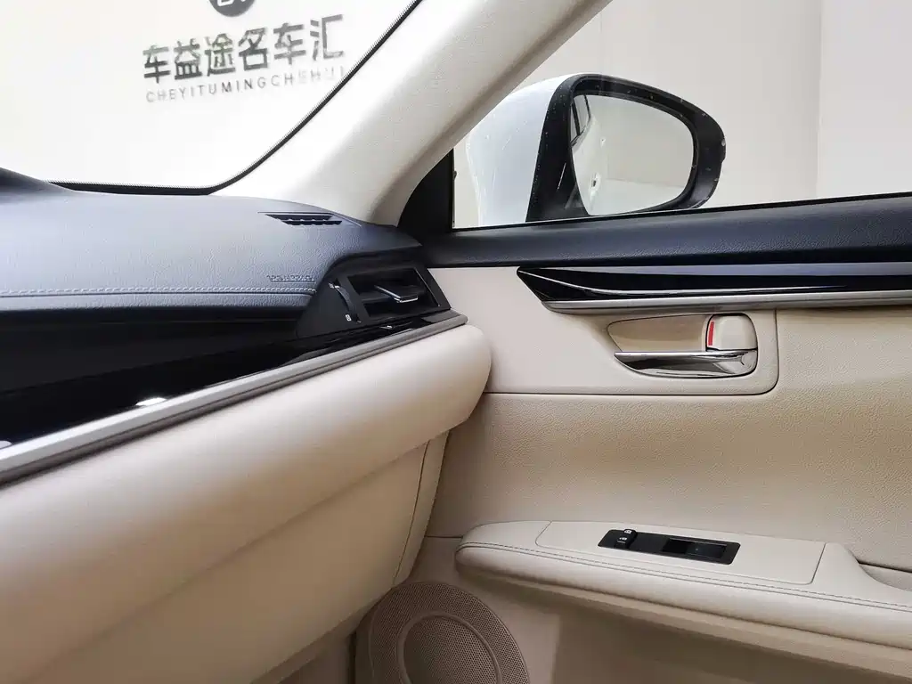 Lexus ES — миниатюра 11