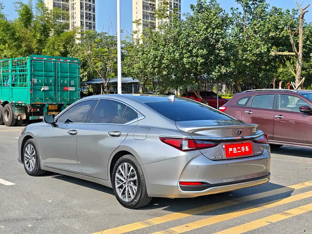Lexus ES — миниатюра 6