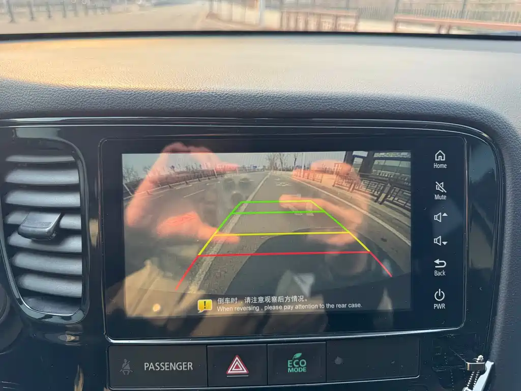 MITSUBISHI OUTLANDER