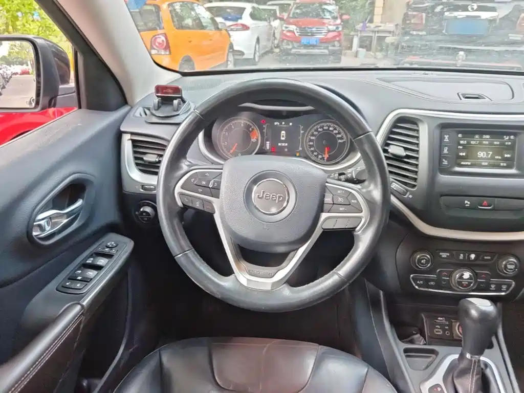 Jeep Cherokee — миниатюра 11