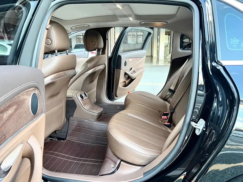 Mercedes-Benz E-Class — миниатюра 7