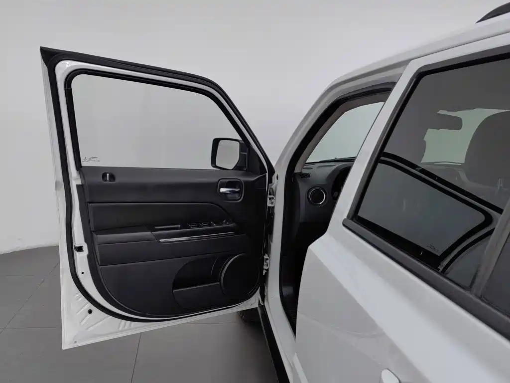Jeep Patriot — миниатюра 8