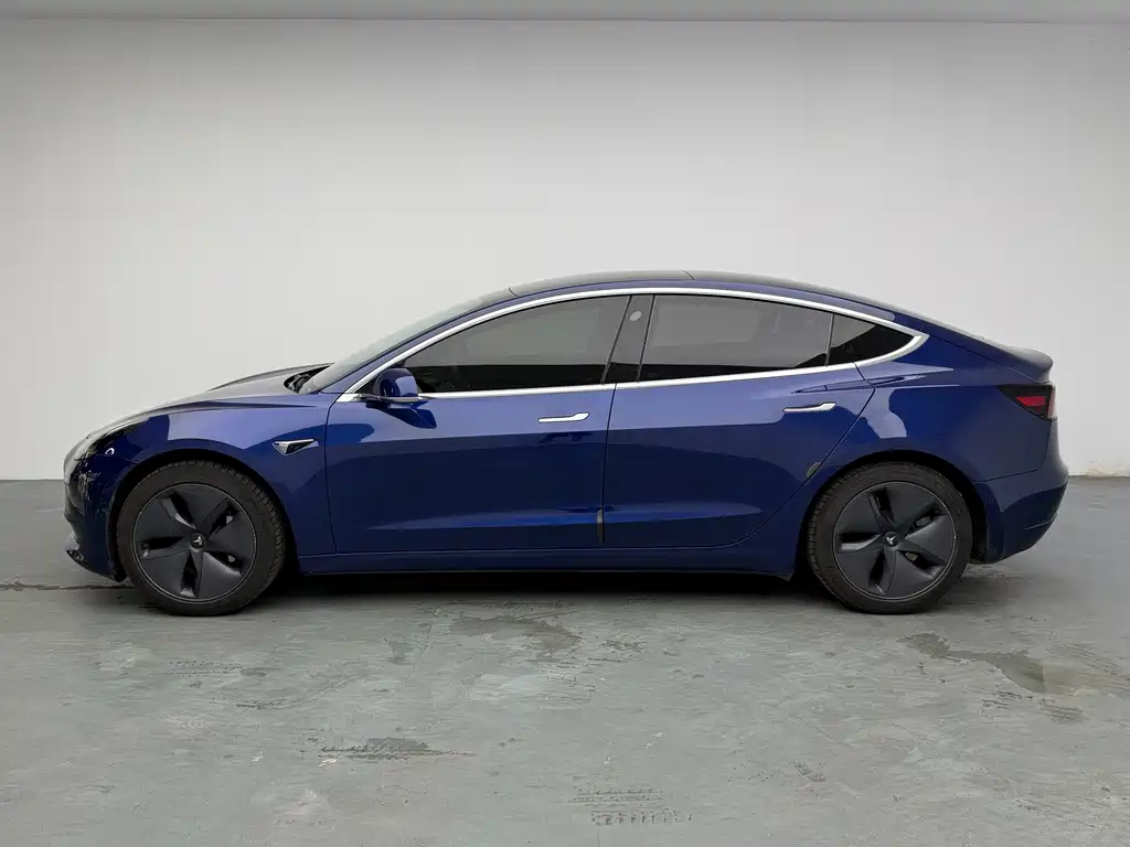 Tesla Model 3 — миниатюра 17