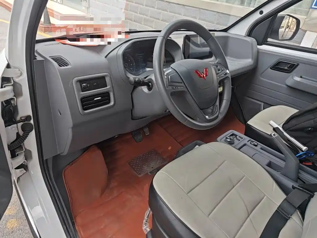 Wuling Yangguang — миниатюра 10