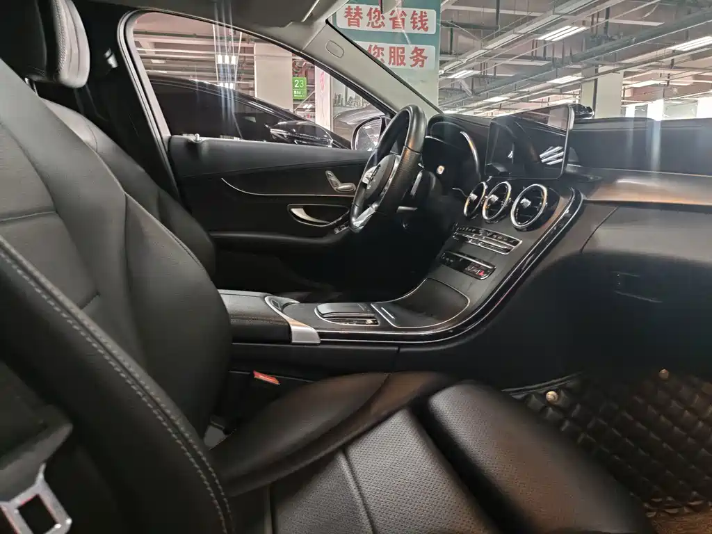 Mercedes-Benz C-Class — миниатюра 13