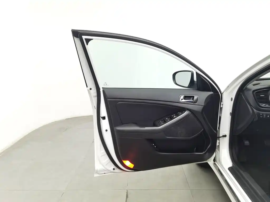 Kia K5 — миниатюра 8