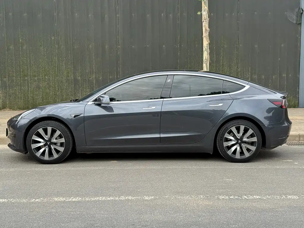 Tesla Model 3 — миниатюра 8