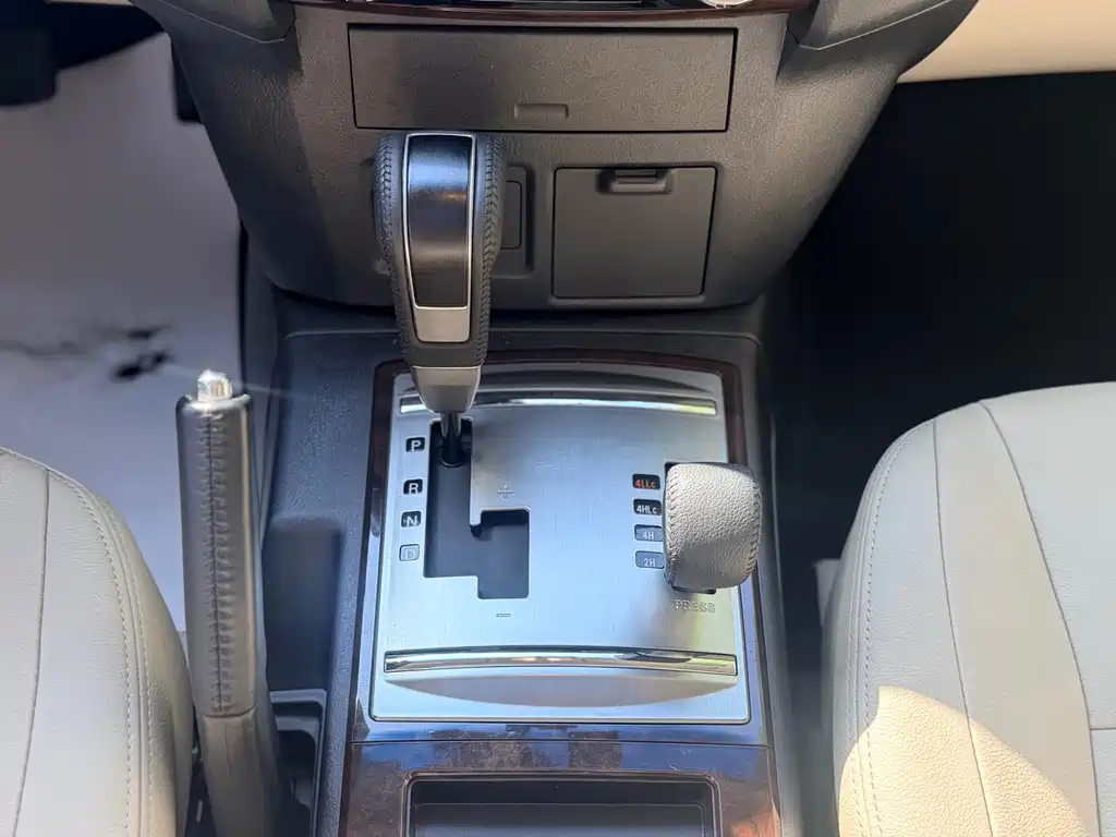 Mitsubishi Pajero (Import) — миниатюра 12