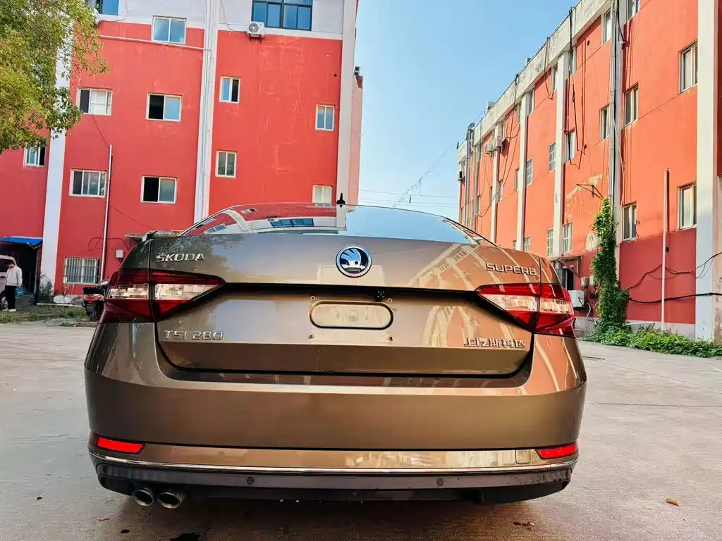 Skoda Superb — миниатюра 5