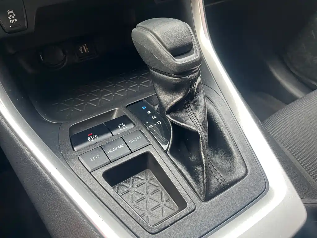Toyota RAV4 — миниатюра 13