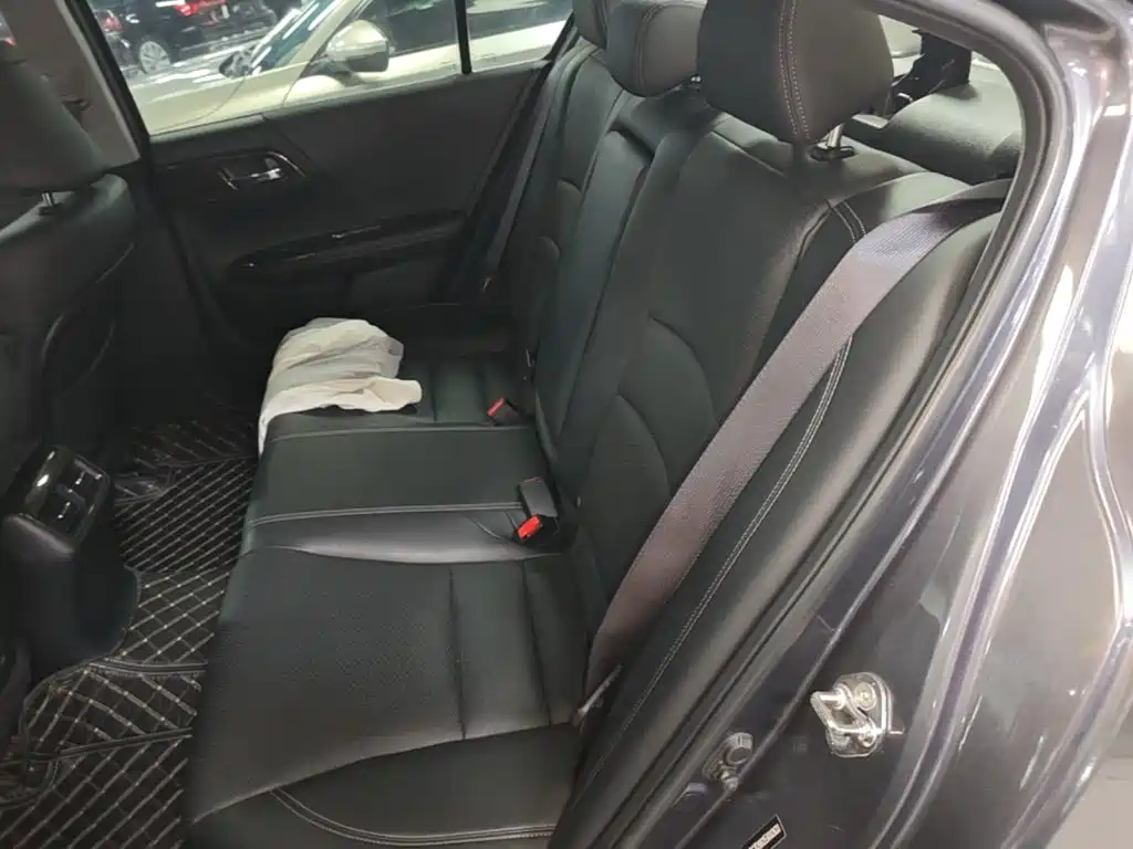 Honda Accord — миниатюра 17