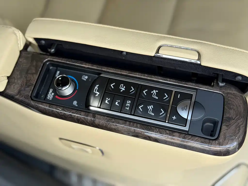 Toyota Alphard — миниатюра 13