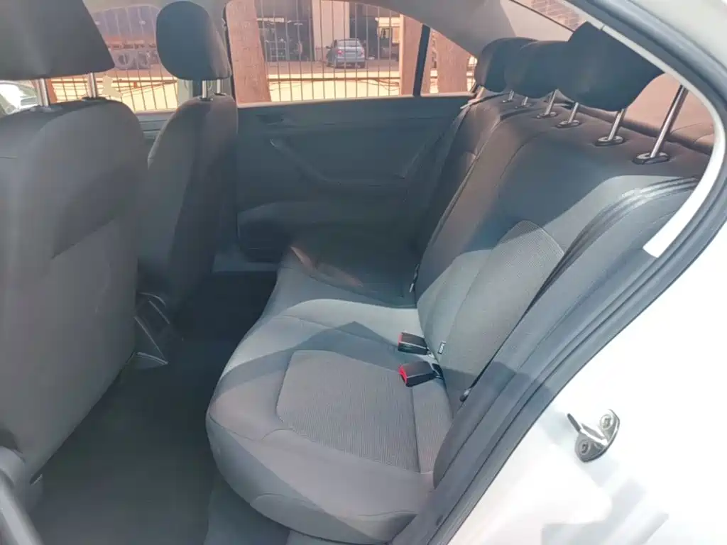 Volkswagen Jetta — миниатюра 17