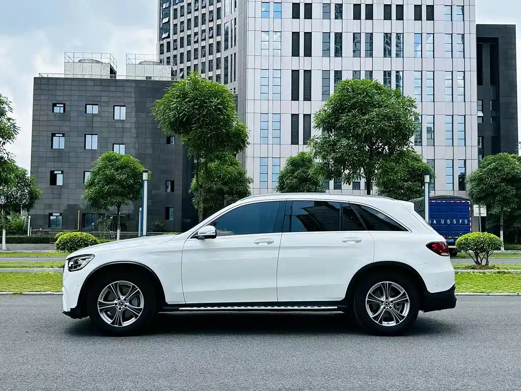 MERCEDES-BENZ GLC
