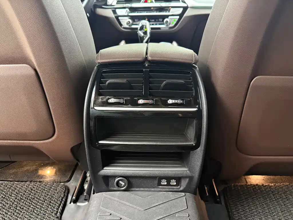 BMW 5 Series — миниатюра 14