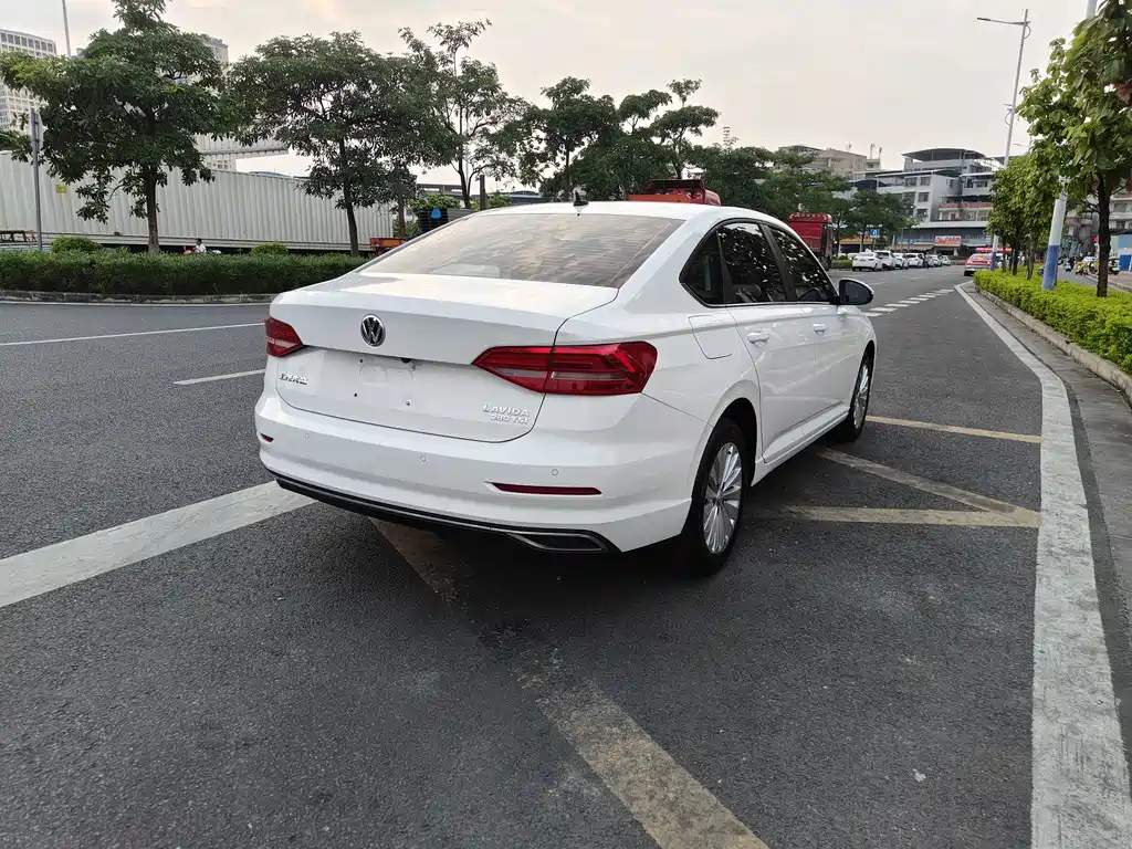 Volkswagen Lavida — миниатюра 4