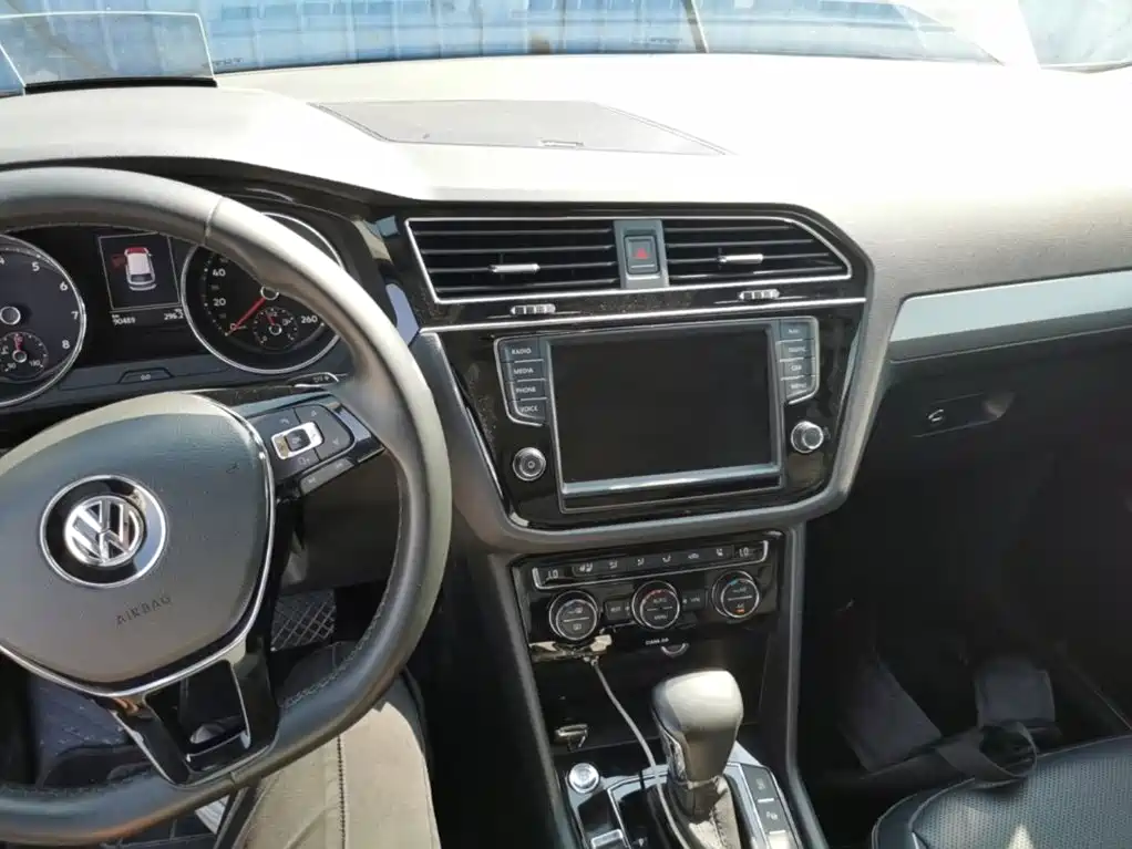 Volkswagen Tiguan L — миниатюра 10
