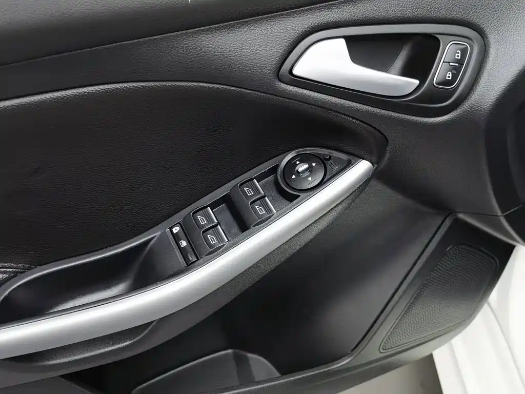 Ford Focus 2015 EcoBoost 180 AT Sport
