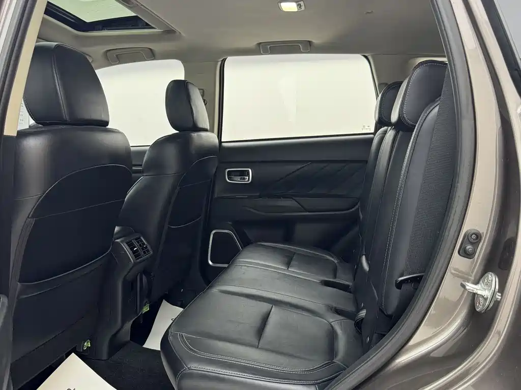 Mitsubishi Outlander 2019 2.0L Enjoy 7 мест V