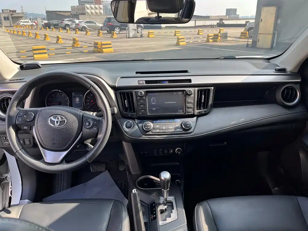 Toyota RAV4 — миниатюра 7