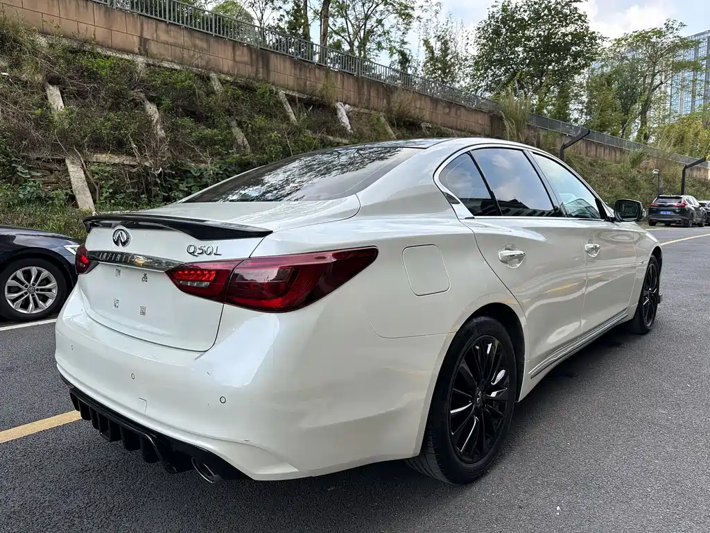 Infiniti Q50L 2018 2.0T V