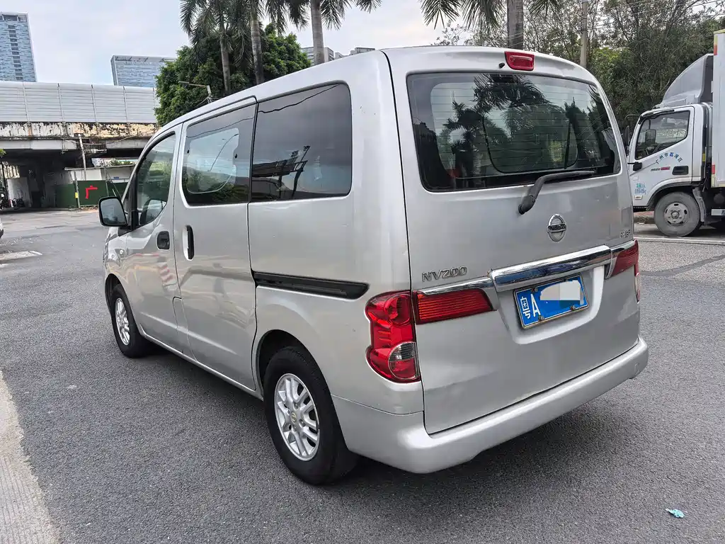 Nissan NV200 — миниатюра 5