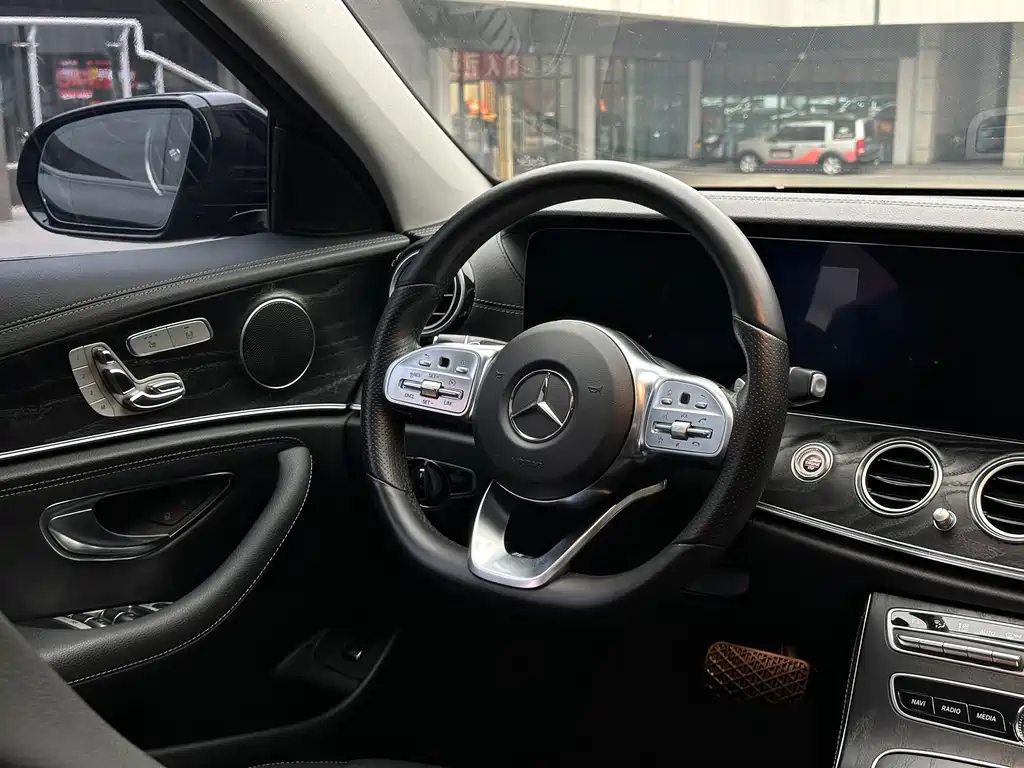 MERCEDES-BENZ E CLASS