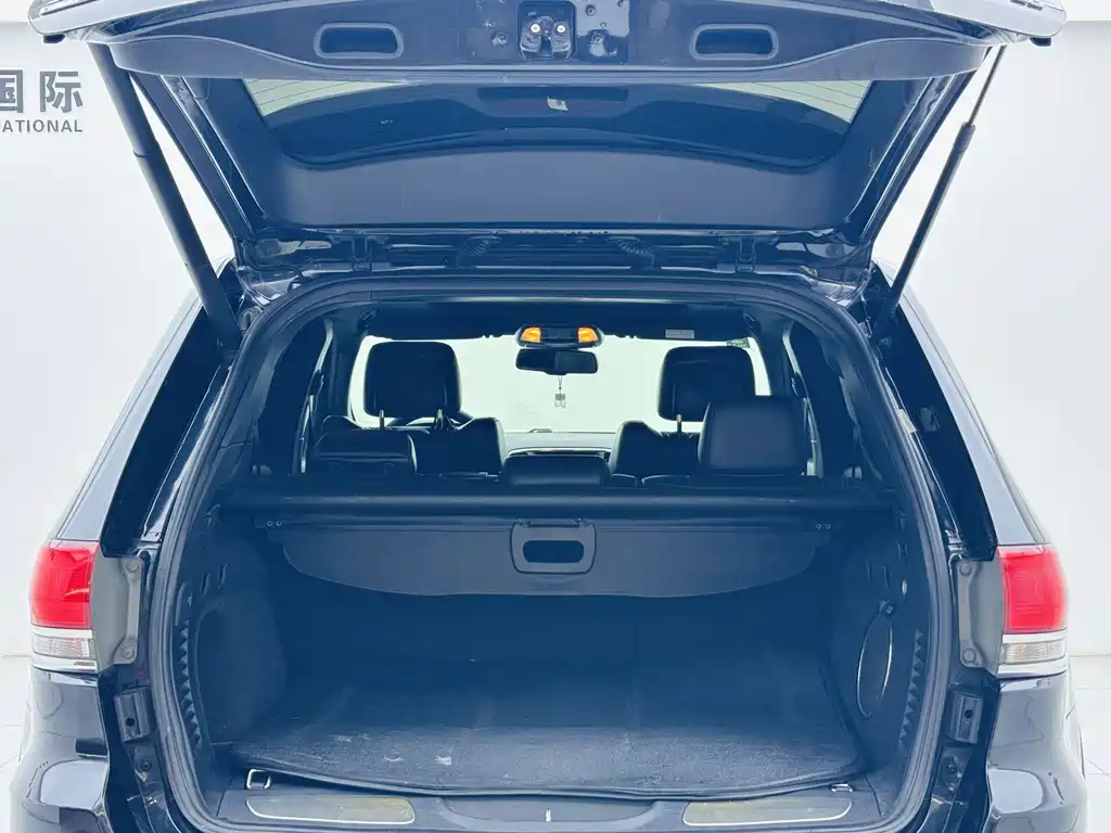 Jeep Grand Cherokee (Import) — миниатюра 17