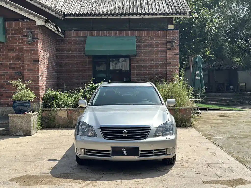 Toyota Crown — миниатюра 2