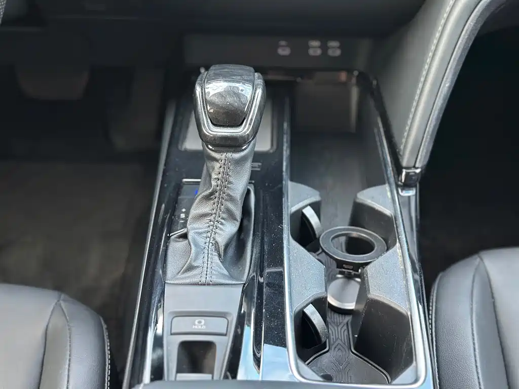 Toyota Camry — миниатюра 12