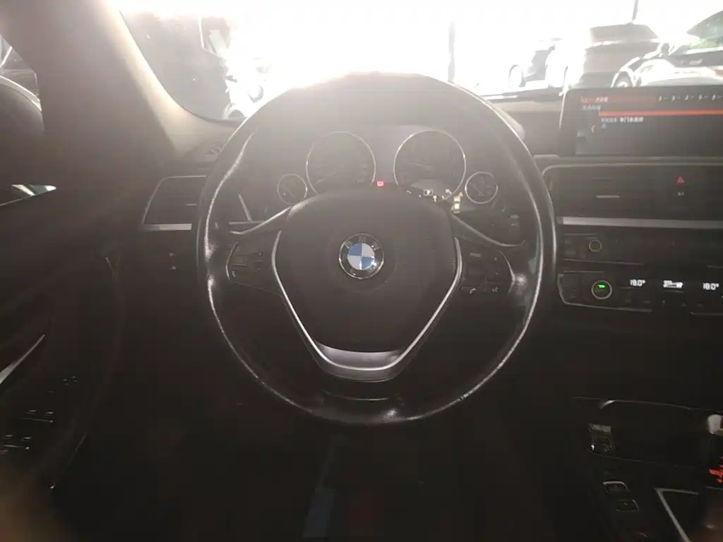 BMW 3 Series — миниатюра 11