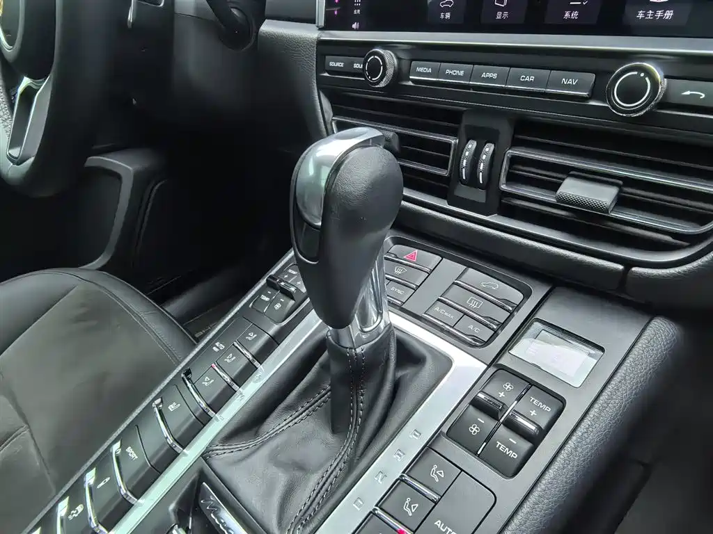 Porsche Macan — миниатюра 13
