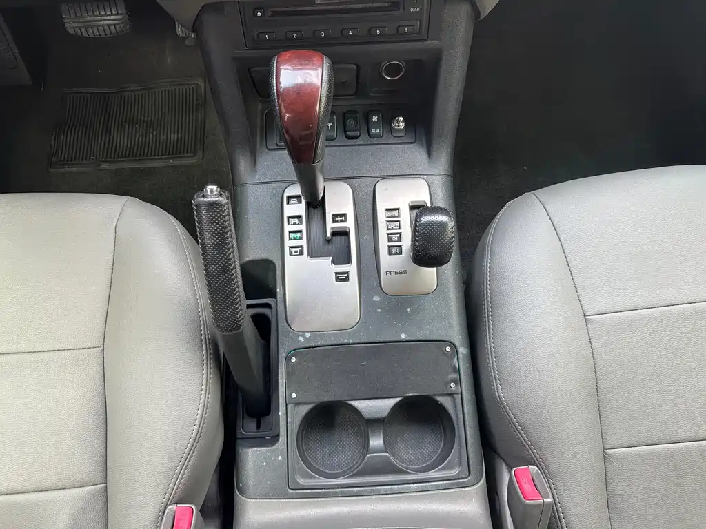 Mitsubishi Pajero — миниатюра 13