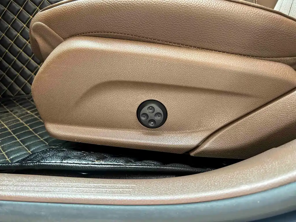 Mercedes-Benz E-Class — миниатюра 13