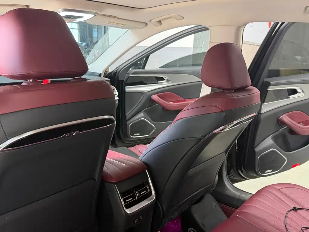 Hongqi Hongqi H5 — миниатюра 7
