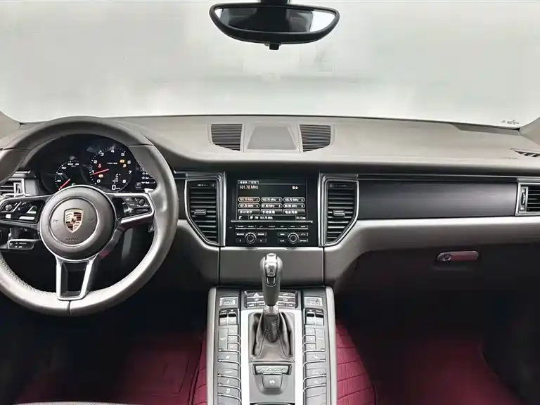 Porsche Macan — миниатюра 9