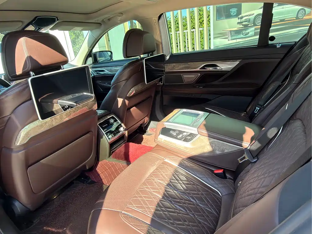BMW 7 Series — миниатюра 8