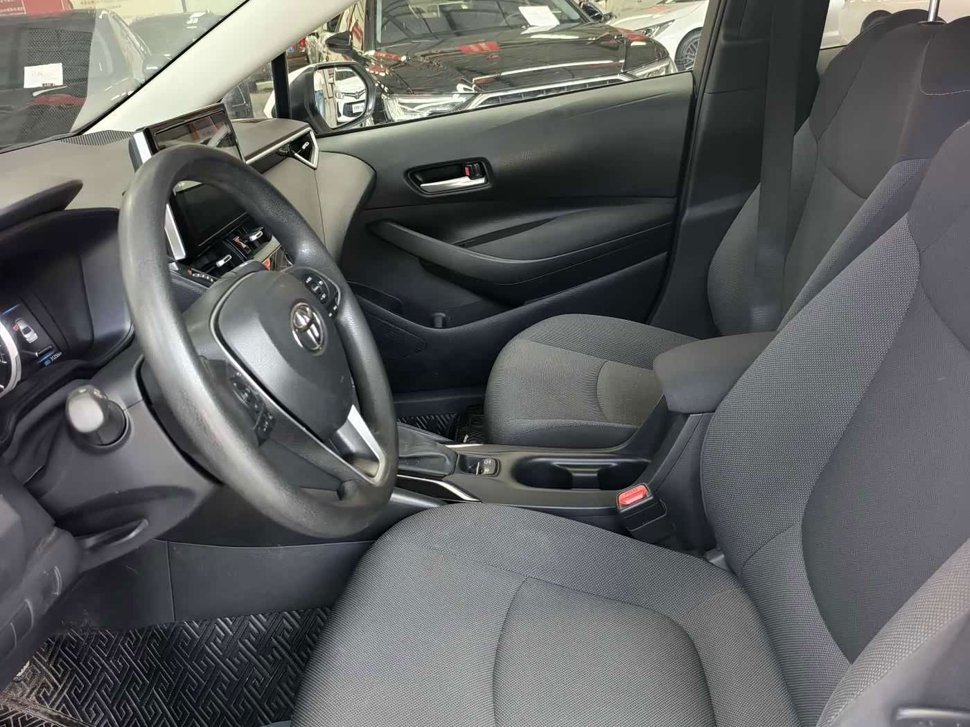 Toyota Corolla 1.5 л 2023 г. Белый, пробег 31000 км