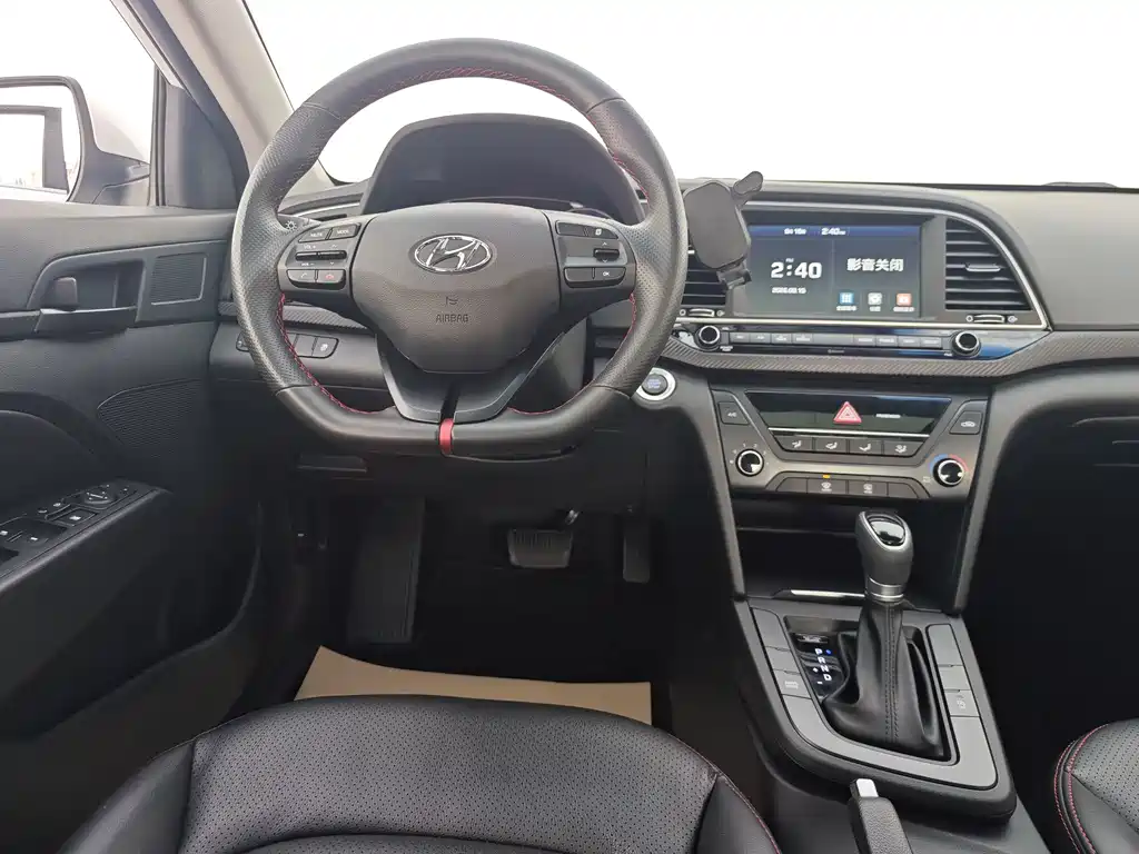 Hyundai Elantra — миниатюра 21