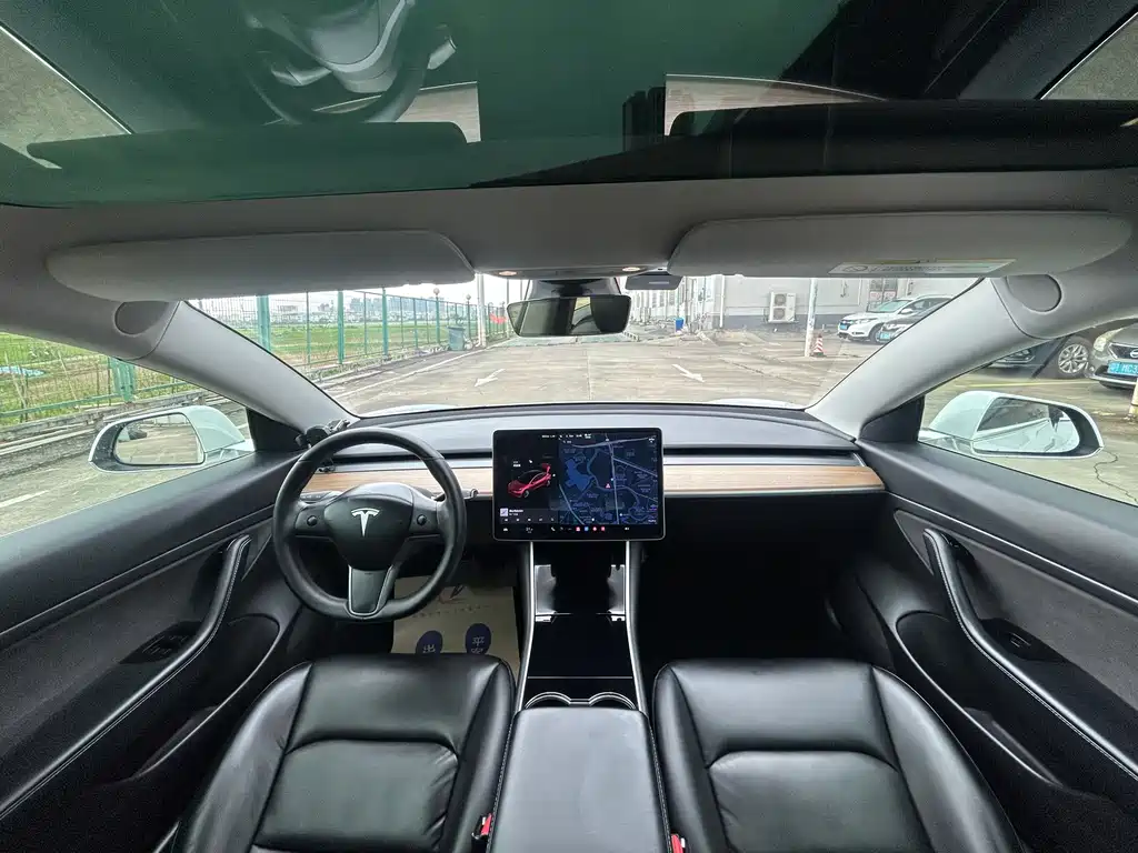 Tesla Model 3 — миниатюра 13