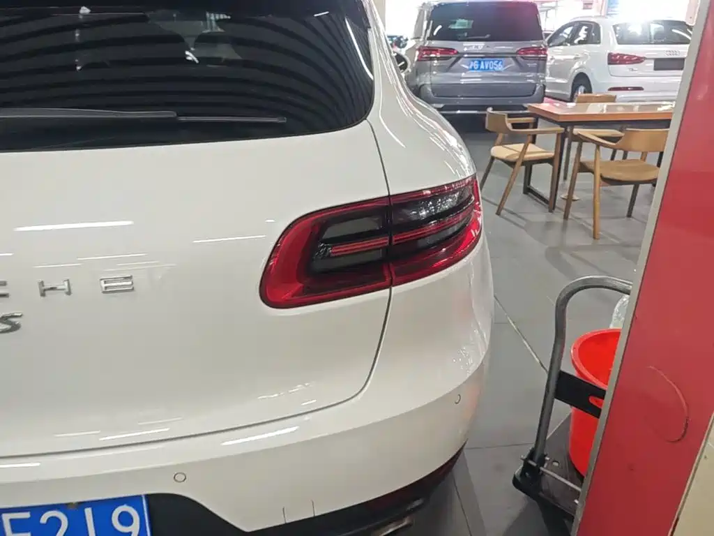 Porsche Macan — миниатюра 8