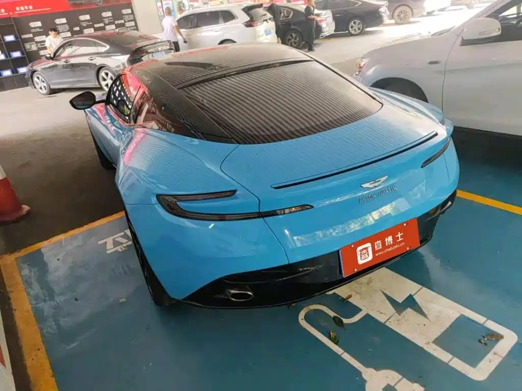 Aston Martin DB11 — миниатюра 4