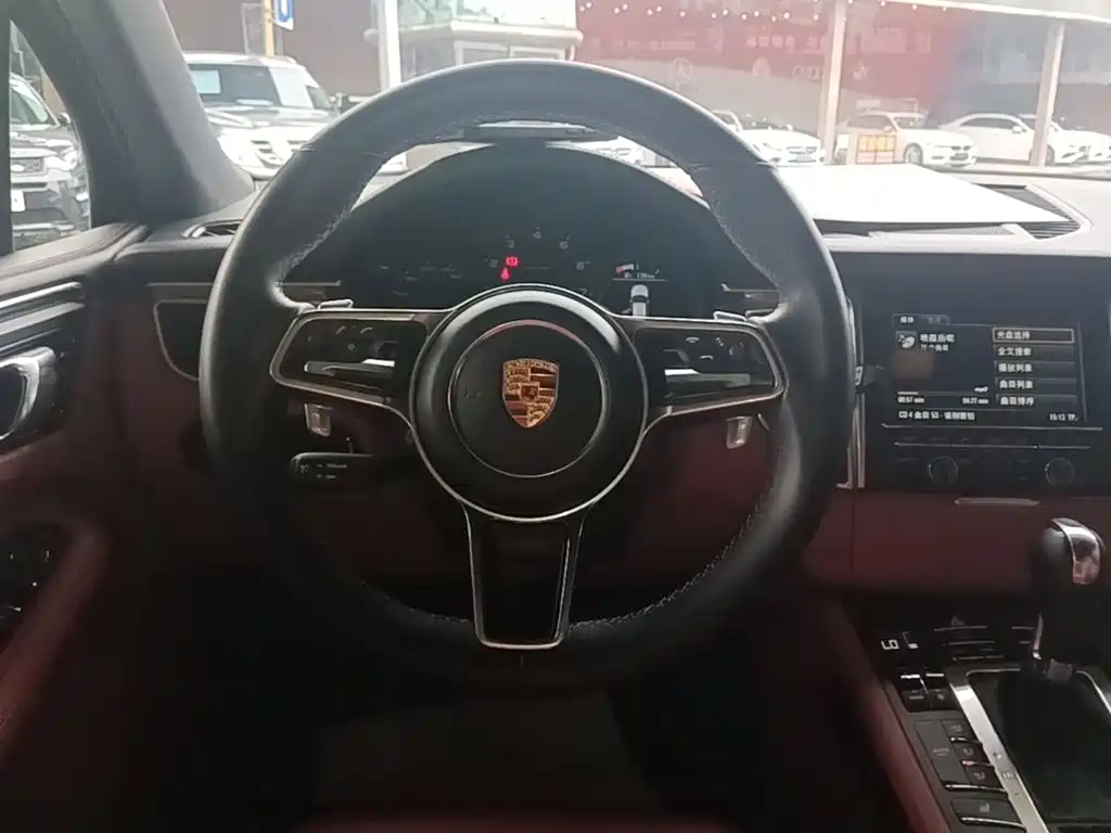 Porsche Macan — миниатюра 11