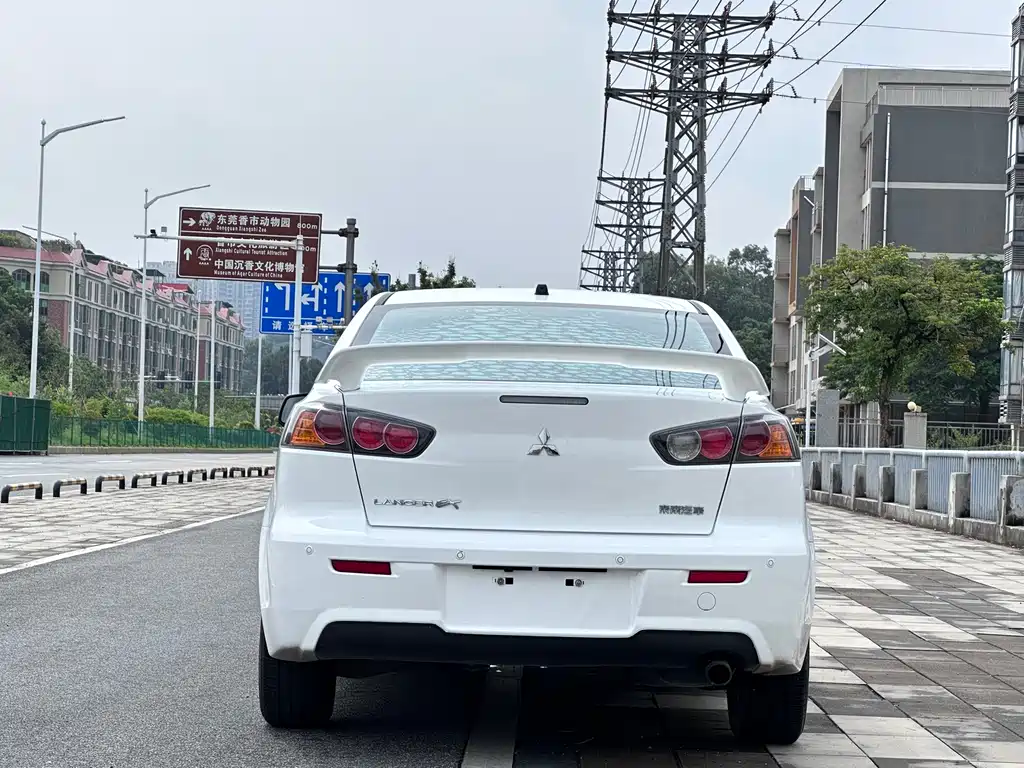 Mitsubishi Lancer EX — миниатюра 5