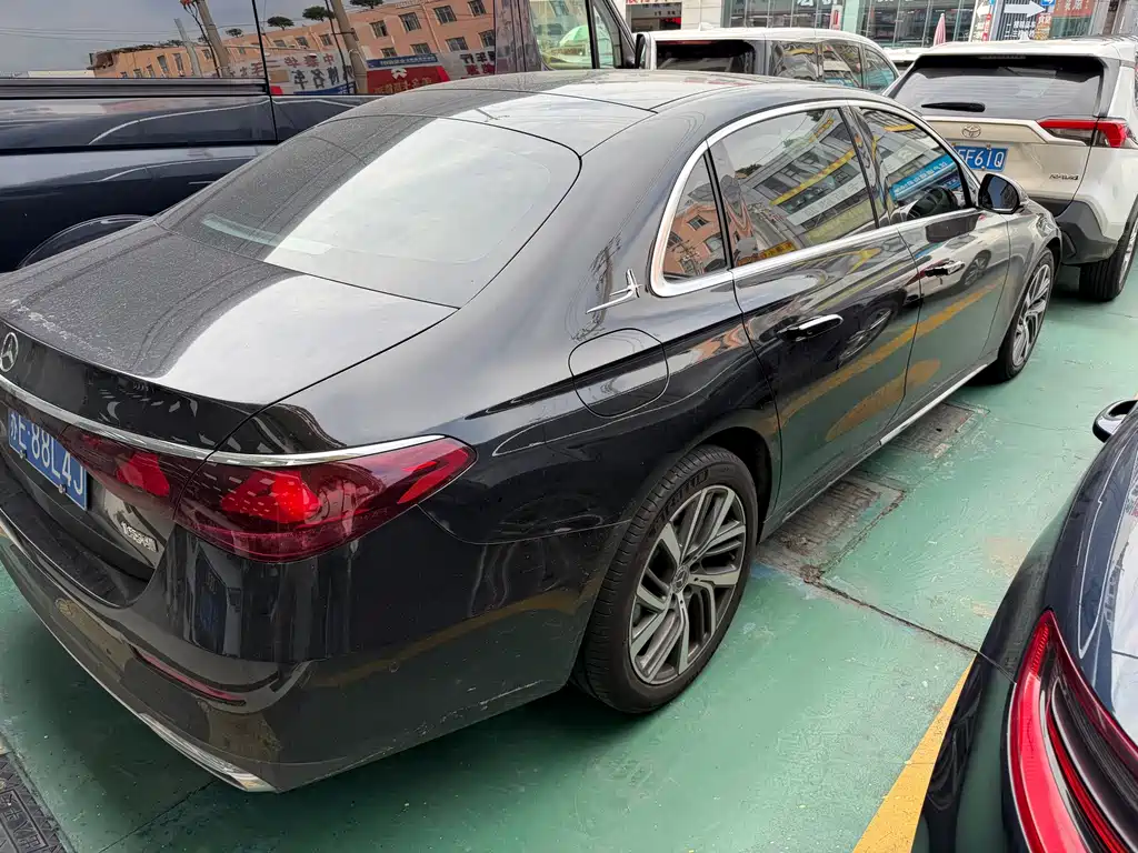 Mercedes-Benz E-Class — миниатюра 6