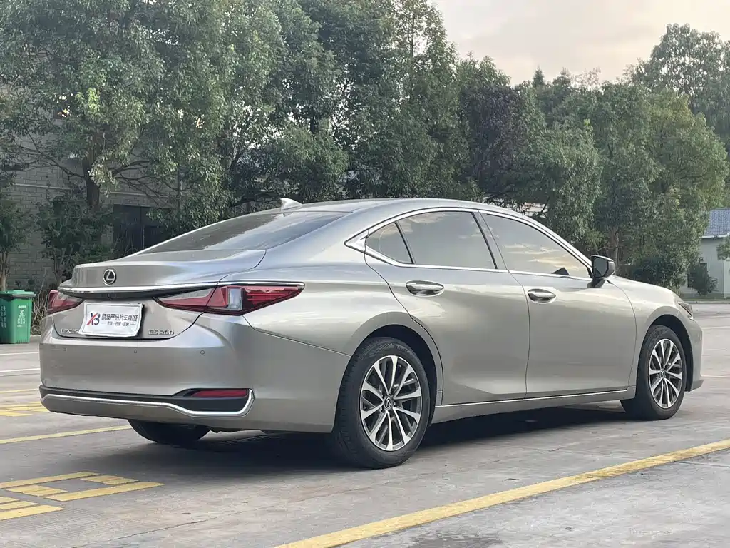 Lexus ES — миниатюра 5
