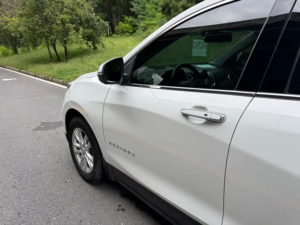 Chevrolet Equinox — миниатюра 12