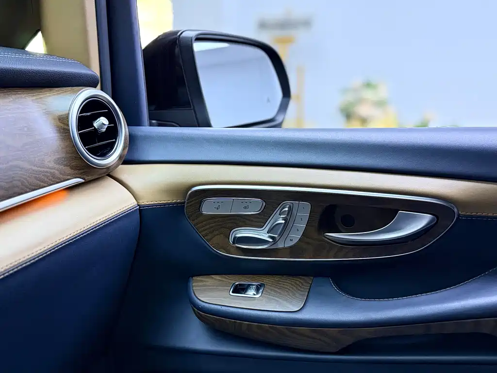 Mercedes-Benz V-Class — миниатюра 11