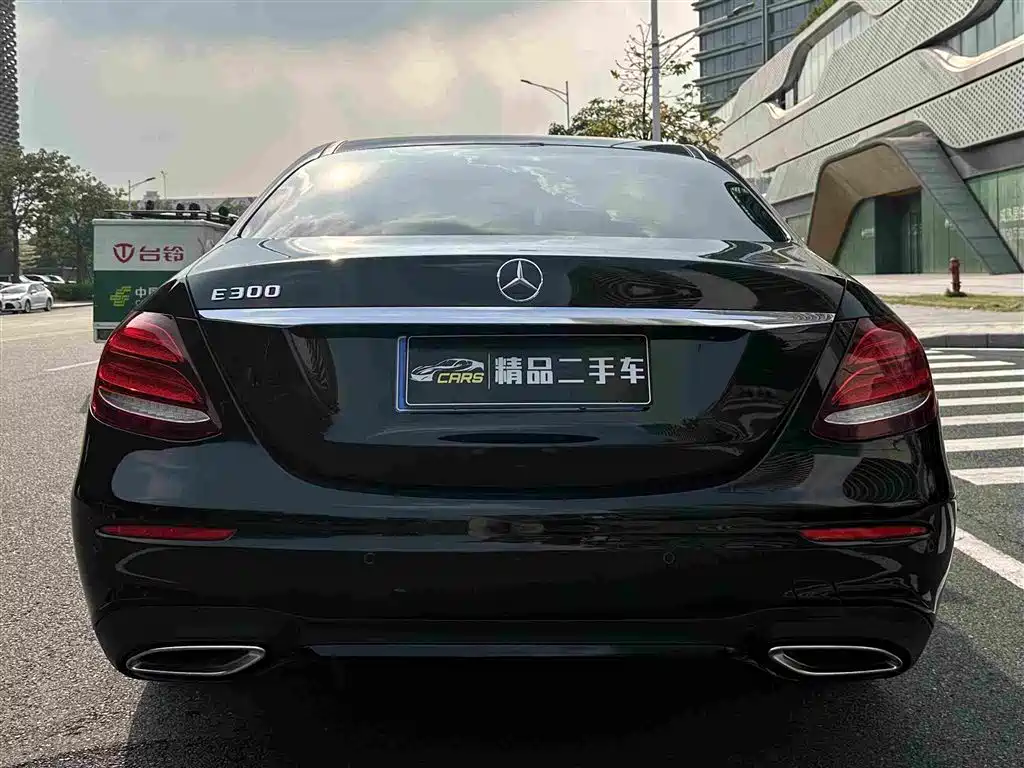 Mercedes-Benz E-Class — миниатюра 8
