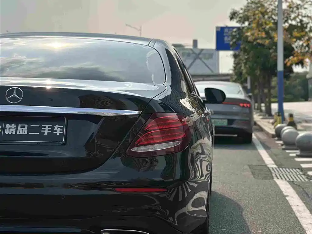 Mercedes-Benz E-Class — миниатюра 11